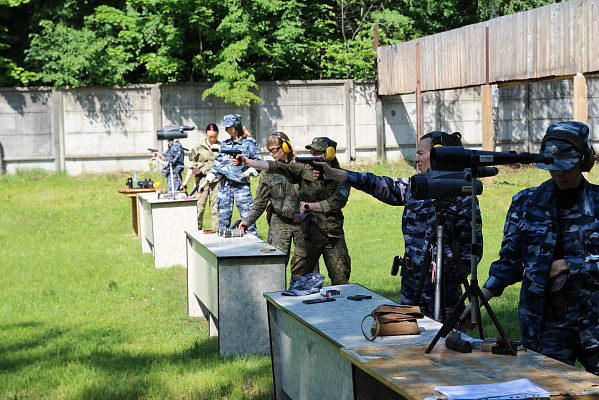 Стрельба из боевого оружия в тире в подарок. Ultra Подарки Томск. Подарочный сертификат на стрельбу из оружия боевом тире. Подарите своему мужчине или другу стрельбу из пистолета или карабина, дайте ему возможность выпустить пар и почувствовать достижение цели. UltraPodarki.ru 8-800-505-9530. Стрельба из боевого оружия Томск, боевой тир Томск, стрельба из огнестрельного оружия Томск, Стрельба из боевого оружия, Стрельба Томск