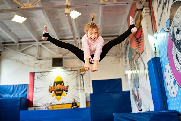 Батутный центр в Воронеже. Сервис Ultra Подарки. Купить подарочный сертификат в батутный центр, попробуйте прыжки на батуте в Воронеже. Сервис UltraPodarki.ru 8 (800) 555 95-30.. Батутный центр , батутный центр, батутный центр цены, батутный центр в Воронеже,  батутный парк, батут прыгать, прыжки +на батуте, батут Воронеж, батут спорт