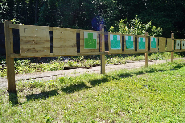 Стрельба из боевого оружия в тире в подарок. Ultra Подарки Томск. Подарочный сертификат на стрельбу из оружия боевом тире. Подарите своему мужчине или другу стрельбу из пистолета или карабина, дайте ему возможность выпустить пар и почувствовать достижение цели. UltraPodarki.ru 8-800-505-9530. Стрельба из боевого оружия Томск, боевой тир Томск, стрельба из огнестрельного оружия Томск, Стрельба из боевого оружия, Стрельба Томск