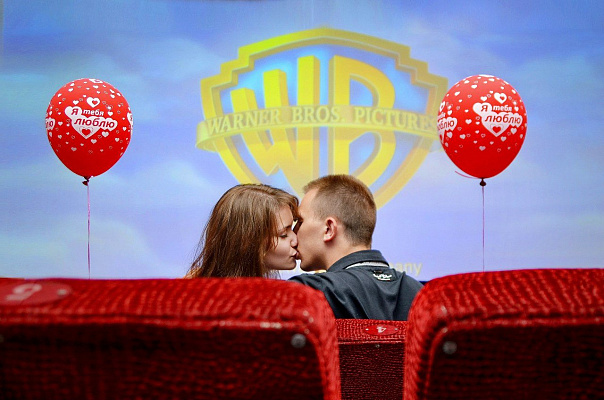 Романтическое свидание в кинотеатре в Воронеже. Ultra Подарки. Купить романтическое свидание в кинотеатре в Воронеже. Подарите самым близким незабываемые моменты и признайтесь в искренних чувствах. Сервис UltraPodarki.ru 8-800-505-95-30. Романтическое свидание в кинотеатре в Воронеже, свидание в Воронеже, свидание в кинотеатре, сертификат на свидание в кинотеатре, сертификат на свидание в Воронеже, купить свидание, купить свидание Воронеж, первое свидание, девушка свидание, хороший кинотеатре, романтический кинотеатре, романтический вечер, романтический ужин, романтические любимому, романтическая музыка