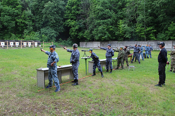 Стрельба из боевого оружия в тире в подарок. Ultra Подарки Томск. Подарочный сертификат на стрельбу из оружия боевом тире. Подарите своему мужчине или другу стрельбу из пистолета или карабина, дайте ему возможность выпустить пар и почувствовать достижение цели. UltraPodarki.ru 8-800-505-9530. Стрельба из боевого оружия Томск, боевой тир Томск, стрельба из огнестрельного оружия Томск, Стрельба из боевого оружия, Стрельба Томск