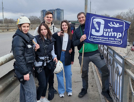 Роупджампинг - прыжки с верёвкой в Воронеже. Подарочные сертификаты Ultra Подарки. Роупджампинг в Воронеже - Экстремальный оригинальный подарок или подарочный сертификат на Роупджампинг - прыжки с верёвкой. Сервис UltraPodarki.ru 8-800-505-95-30. роупджампинг Воронеж, прыжок веревка Воронеж, роупджампинг, прыжок веревка, прыжок с веревкой, Подарок, подарочный сертификат, экстрим, экстремальный подарок