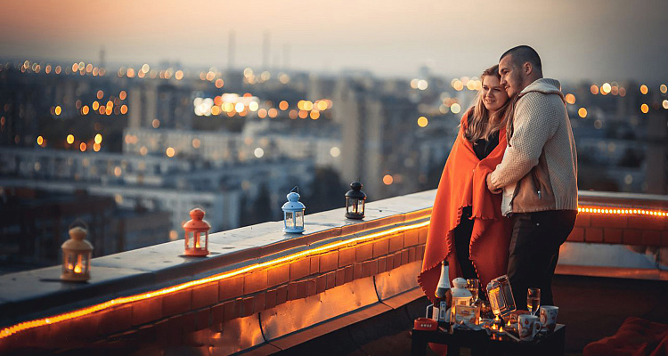 Романтическое свидание на крыше в Воронеже. Ultra Подарки. Купить романтическое свидание на крыше в Воронеже. Подарите самым близким незабываемые моменты и почувствуйте друг друга ещё ближе. Сервис UltraPodarki.ru 8 800 505 95 30. Романтическое свидание на крышев Воронеже, свидание на крышев Воронеже, свидание, сертификат на свидание на крыше, сертификат на свидание в Воронеже, купить свидание на крыше, купить свидание Воронеж