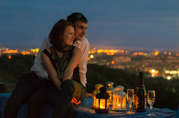 Романтическое свидание на крыше в Воронеже. Ultra Подарки. Купить романтическое свидание на крыше в Воронеже. Подарите самым близким незабываемые моменты и почувствуйте друг друга ещё ближе. Сервис UltraPodarki.ru 8 800 505 95 30. Романтическое свидание на крышев Воронеже, свидание на крышев Воронеже, свидание, сертификат на свидание на крыше, сертификат на свидание в Воронеже, купить свидание на крыше, купить свидание Воронеж