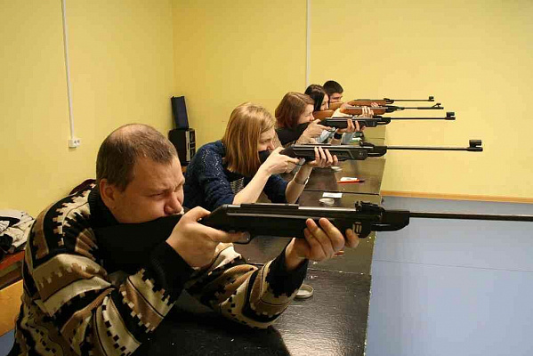 Стрельба из боевого оружия в тире в подарок. Ultra Подарки Томск. Подарочный сертификат на стрельбу из оружия боевом тире. Подарите своему мужчине или другу стрельбу из пистолета или карабина, дайте ему возможность выпустить пар и почувствовать достижение цели. UltraPodarki.ru 8-800-505-9530. Стрельба из боевого оружия Томск, боевой тир Томск, стрельба из огнестрельного оружия Томск, Стрельба из боевого оружия, Стрельба Томск