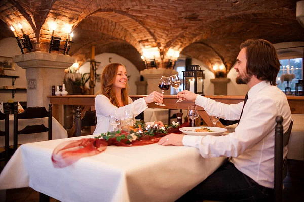 Романтическое свидание в ресторане в Воронеже. Ultra Подарки. Купить романтическое свидание в ресторане в Воронеже. Подарите самым близким незабываемые моменты и признайтесь в искренних чувствах. Сервис UltraPodarki.ru 8-800-505-95-30. Романтическое свидание в ресторане в Воронеже, свидание в Воронеже, свидание в ресторане, сертификат на свидание в ресторане, сертификат на свидание в Воронеже, купить свидание, купить свидание Воронеж, первое свидание, девушка свидание, хороший ресторан, романтический ресторан, романтический вечер, романтический ужин, романтические любимому, романтическая музыка