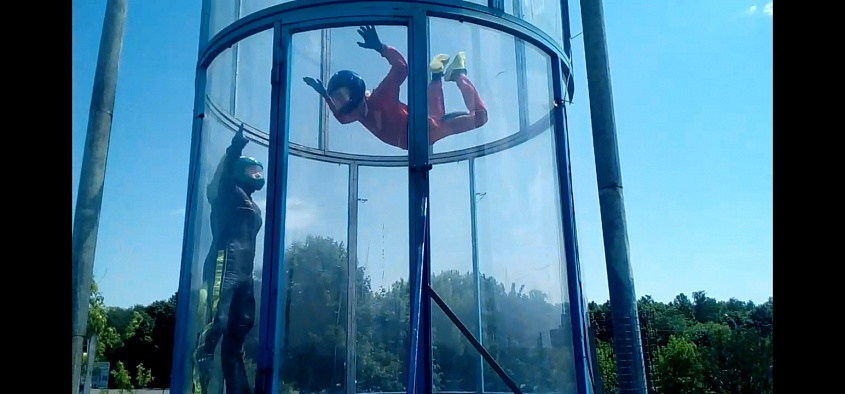 Полёт в аэротрубе  в Воронеже. Ultra Подарки. Полёт в аэротрубе  в Воронеже. Попробуйте полёт в аэротрубе . Сервис: UltraPodarki.ru 8 800 505 95 30. Полёт в аэротрубе , аэротруба Воронеж, полёт Воронеж